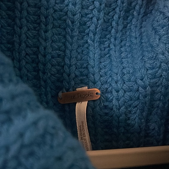 Free People Mykonos Blue Swim Too Deep Pullover Oversized Knit Sweater NWT Med - Picture 4 of 15